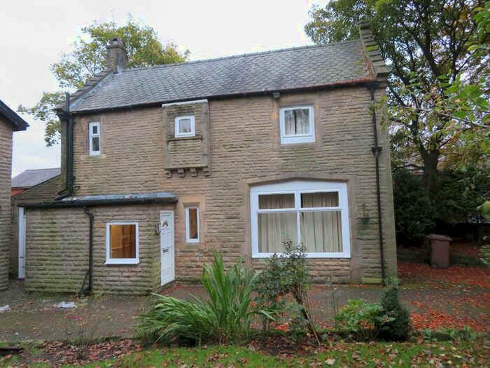 3 Bedroom Detached House To Rent In Kings Road, Lowerplace, OL16