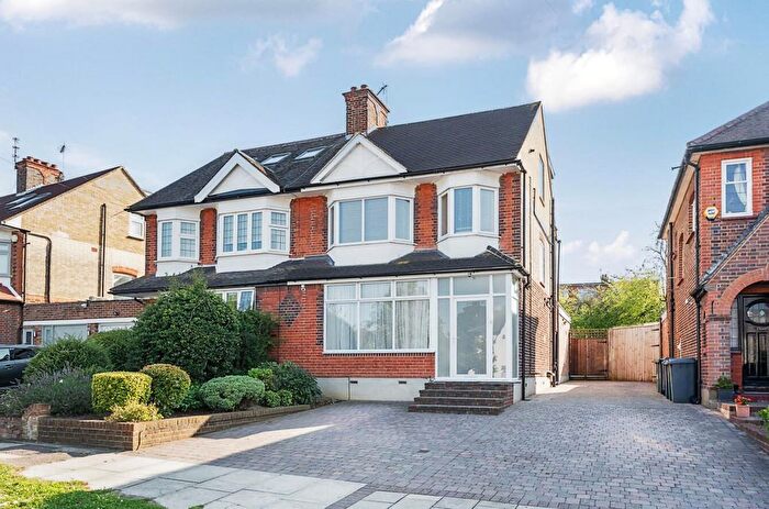 4 Bedroom Property To Rent In Chanctonbury Way, London, N12