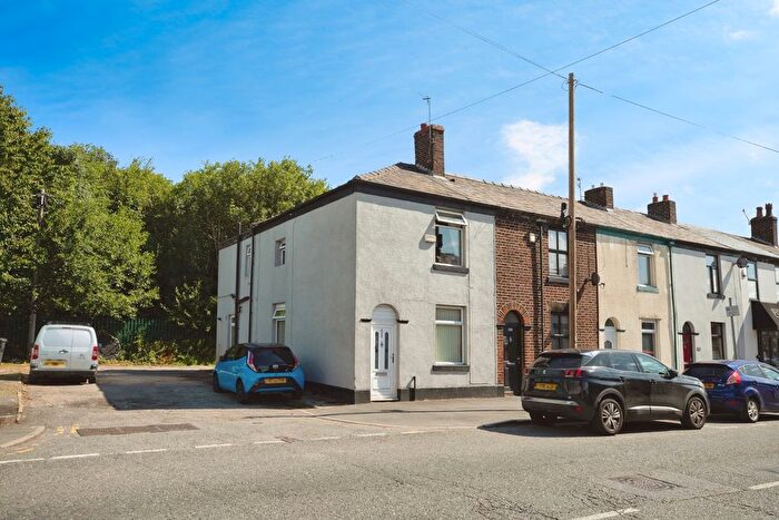 3 Bedroom End Of Terrace House For Sale In Tottington Road, Tottington, Bury, Greater Manchester, BL8