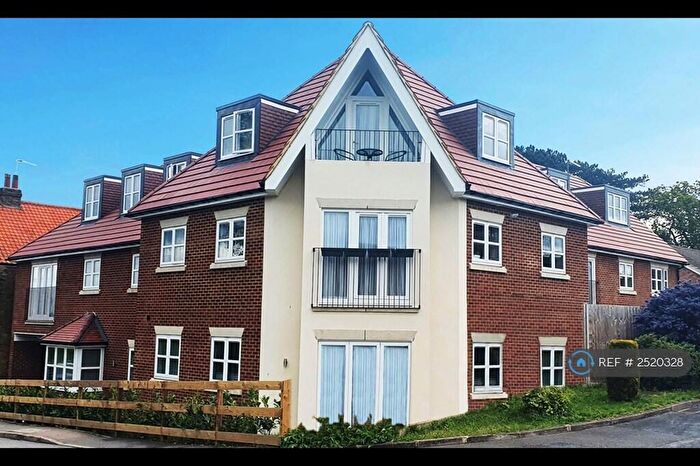 2 Bedroom Flat To Rent In Landmark Court, Windsor, SL4