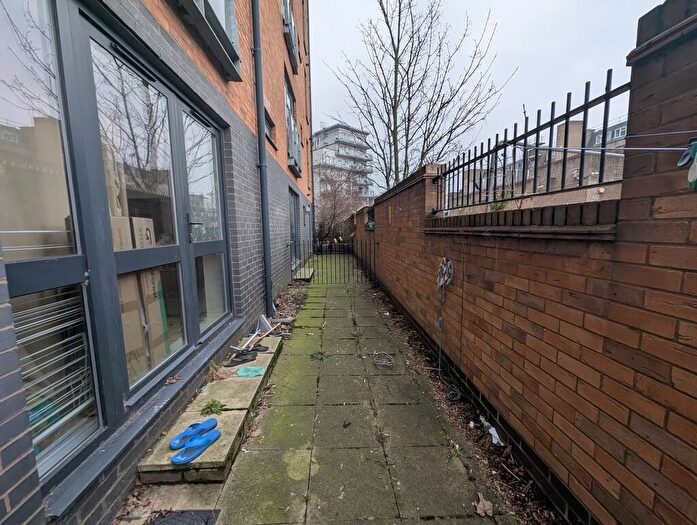 1 Bedroom Flat For Sale In Parham Drive, Ilford, IG2