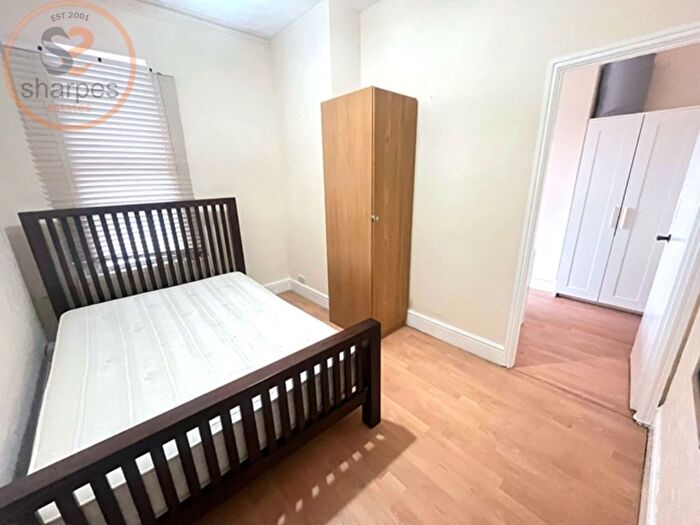 3 Bedroom Flat To Rent In Dudley Road, Kingston Upon Thames, Surrey, KT1