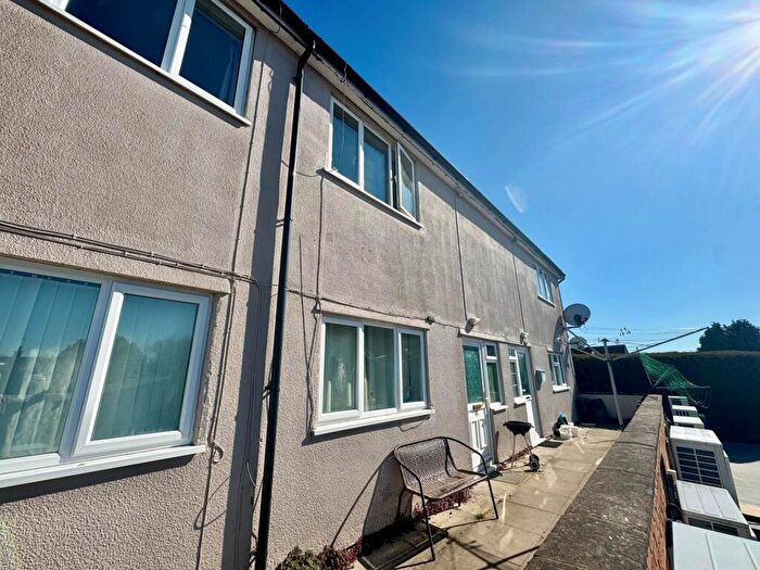 2 Bedroom Flat To Rent In High St, Chalgrove, OX44