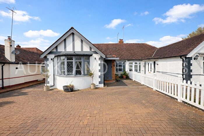 4 Bedroom Semi-Detached Bungalow For Sale In Byng Drive, Potters Bar, EN6