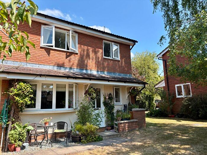 2 Bedroom Cluster House To Rent In Waterside, Edlesborough, LU6