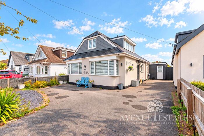 4 Bedroom Chalet For Sale In Foxwood Avenue, Christchurch, Bournemouth Christchurch Poole, BH23