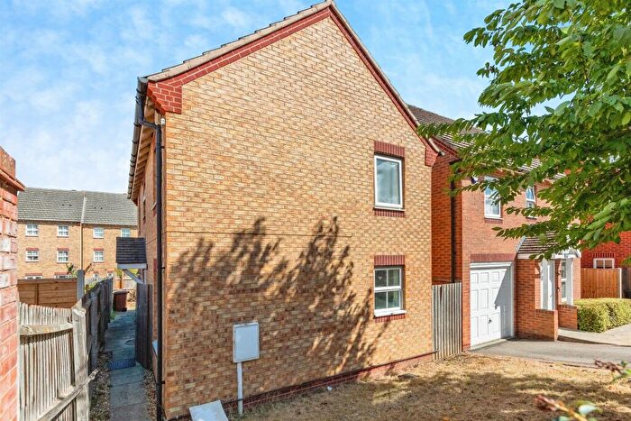 3 Bedroom Detached House For Sale In Wilce Avenue, Wellingborough, NN8