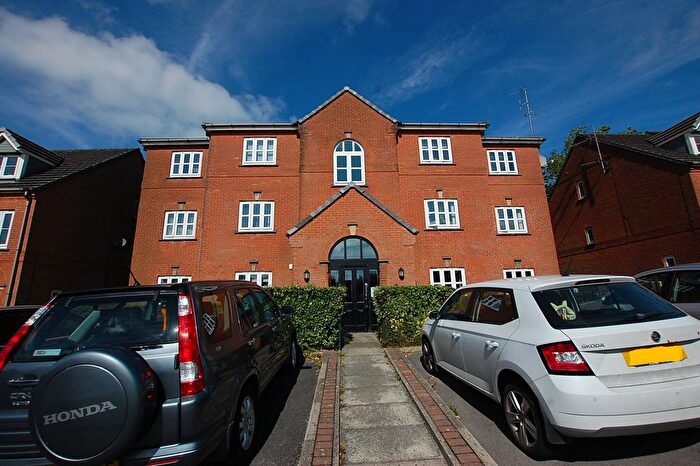 2 Bedroom Flat To Rent In Lower Carrs, Ashton-Under-Lyne, Lancashire, OL6
