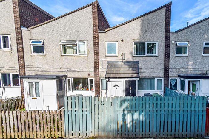 3 Bedroom Terraced House For Sale In Dulverton Grove, Leeds, LS11