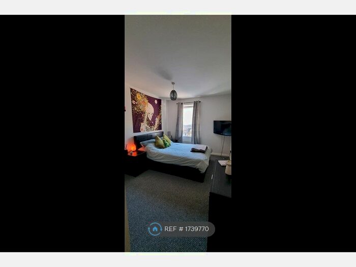 2 Bedroom Flat To Rent In Castle Street, Paisley, PA1