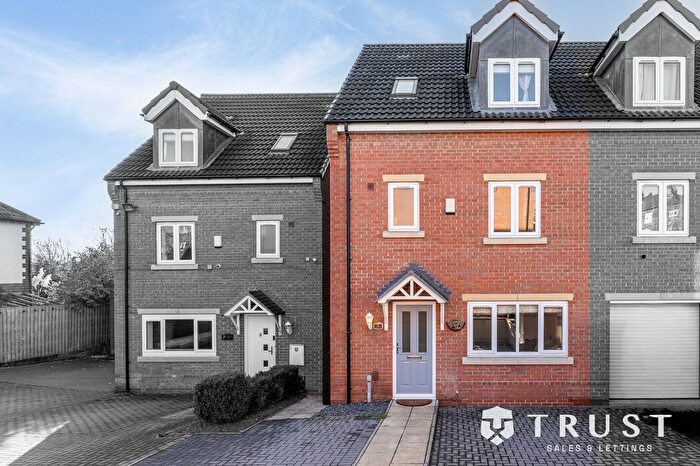 4 Bedroom Semi Detached House For Sale In Brookroyd View, Birstall, Batley, WF17