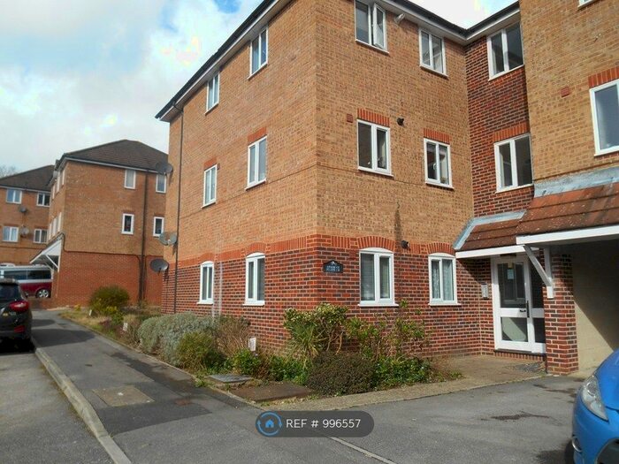 2 Bedroom Flat To Rent In Epsom Court, Whiteley, Fareham, PO15
