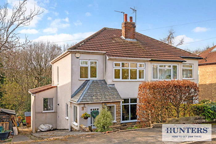 4 Bedroom Semi Detached House For Sale In Woodhill Grove, Leeds, LS16