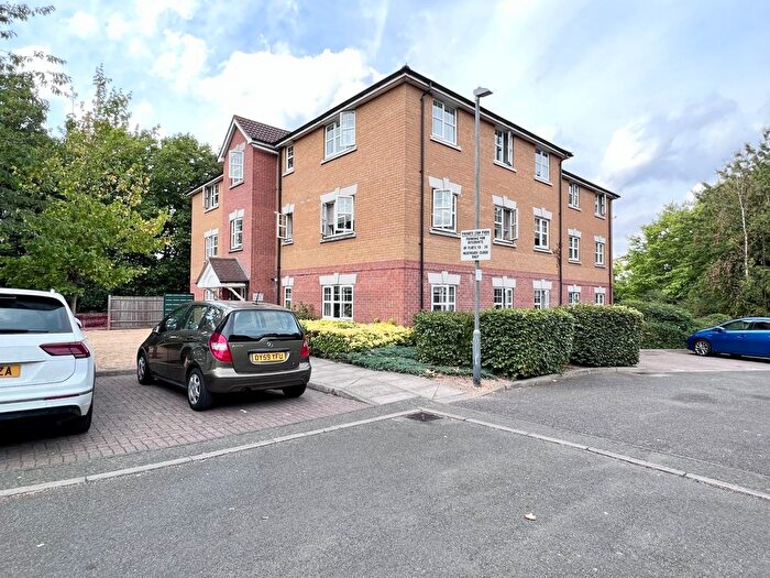 2 Bedroom Flat To Rent In Heathside Close, Ilford, IG2