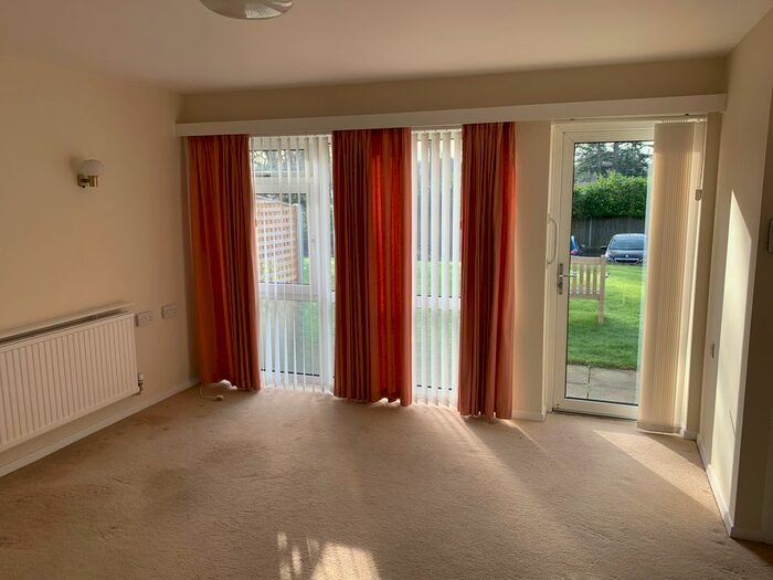 1 Bedroom Flat To Rent In The Orchard, Weybridge, KT13