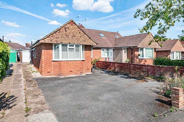3 Bedroom Semi-Detached Bungalow For Sale In Queenhythe Road, Jacobs Well, GU4