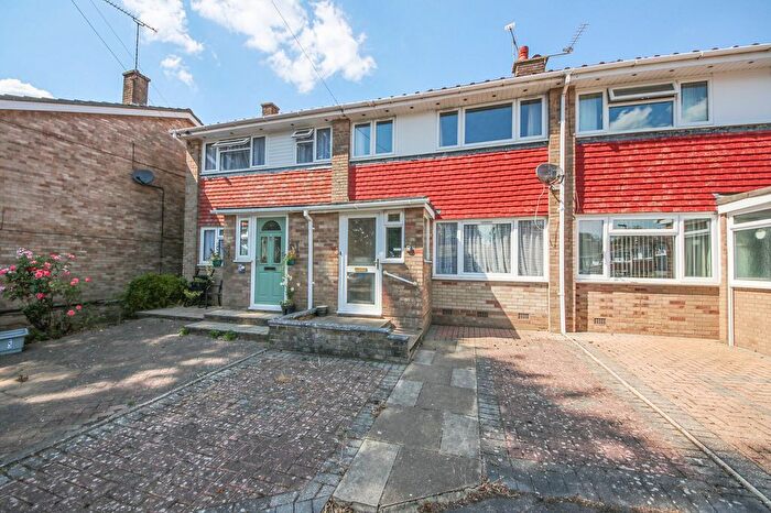 3 Bedroom Terraced House For Sale In Shrubland Close, West End Park, SO18
