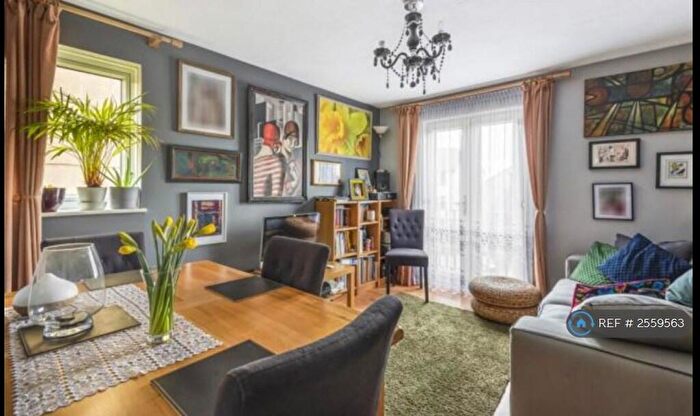 1 Bedroom Flat To Rent In Oak Apple Court, London, SE12