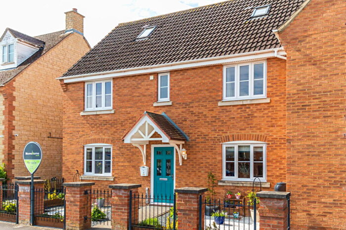 5 Bedroom Semi Detached House For Sale In Minnow Close, Oakhurst, Swindon, SN25