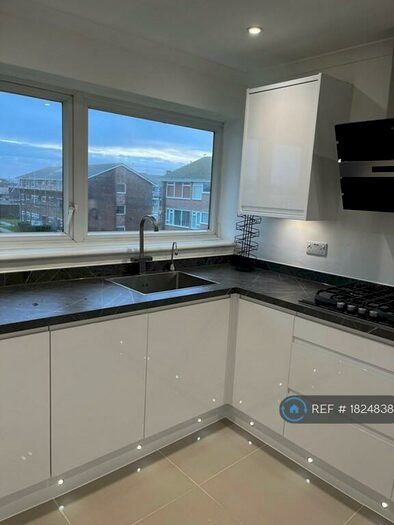 3 Bedroom Flat To Rent In Beach Green, Shoreham-By-Sea, BN43