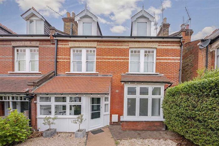 2 Bedroom Flat To Rent In Kingston Road, Teddington, TW11