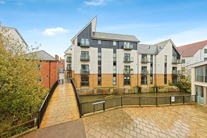 3 Bedroom Apartment For Sale In Great Stour Mews, Canterbury, CT1