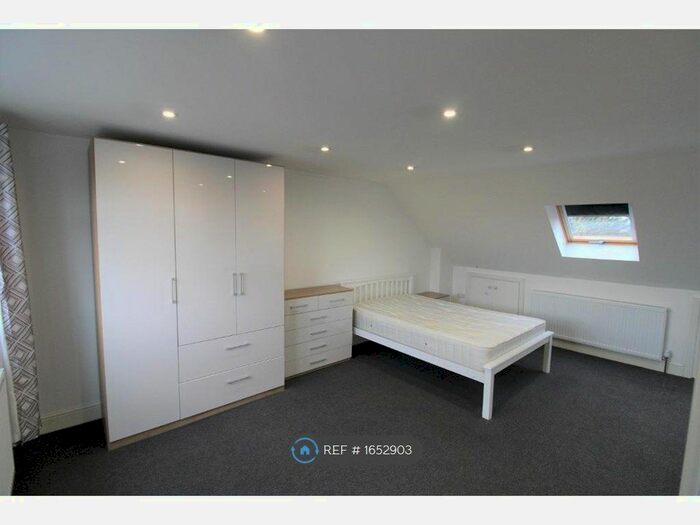 4 Bedroom Semi-Detached House To Rent In Sipson Road, Sipson, West Drayton, UB7