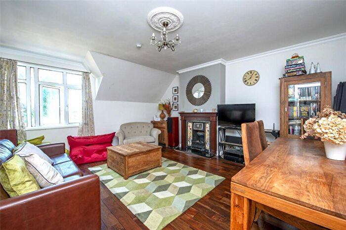 3 Bedroom Apartment To Rent In Dartmouth Road, London, NW2