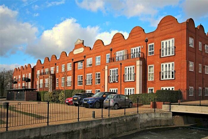 2 Bedroom Apartment To Rent In Woking, GU22