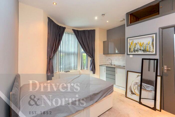 Apartment To Rent In Fairbridge Road, Archway, London, N19