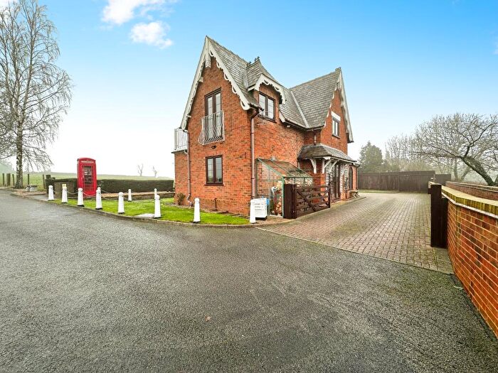 3 Bedroom Detached House For Sale In Tatenhill Common, Rangemore, Burton-on-Trent, DE13