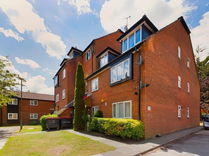 1 Bedroom Flat For Sale In Springwood Crescent, Edgware, HA8
