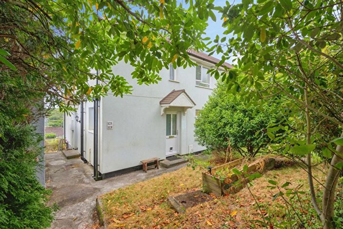 2 Bedroom Flat For Sale In Taunton Avenue, Plymouth, Devon, PL5