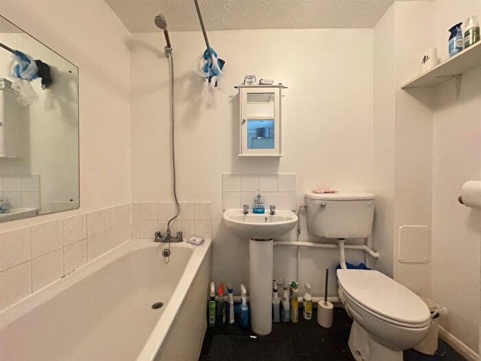 1 Bedroom Flat For Sale In Honey Close, Dagenham, RM10
