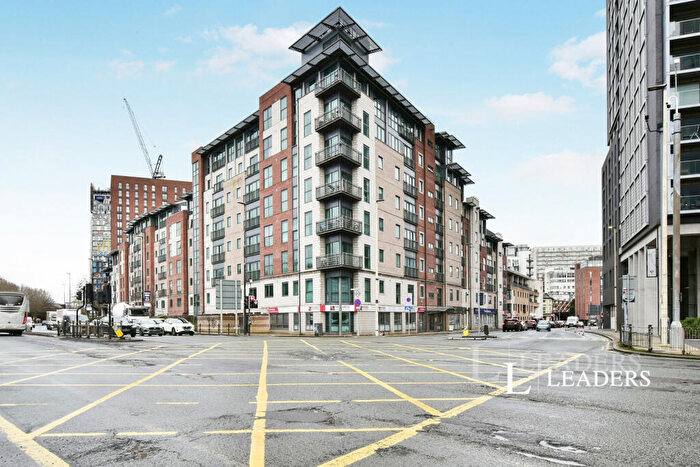2 Bedroom Flat To Rent In Chapel Street, Salford, Greater Manchester, M3