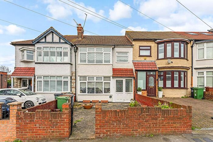 3 Bedroom Property For Sale In Hall Lane, Chingford, E4