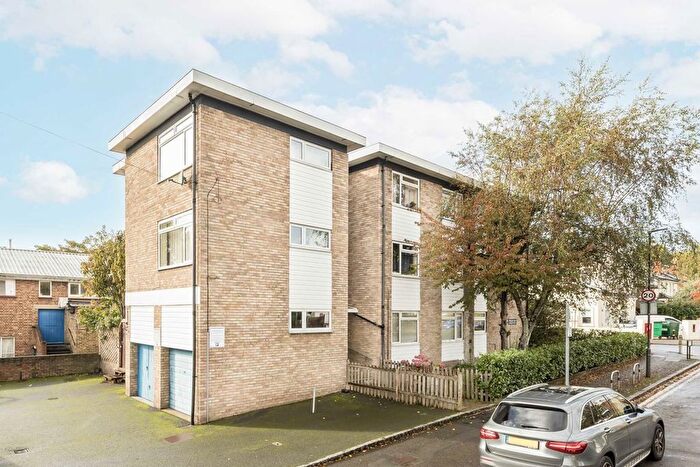 2 Bedroom Flat To Rent In Spencer Hill Road, Wimbledon, SW19