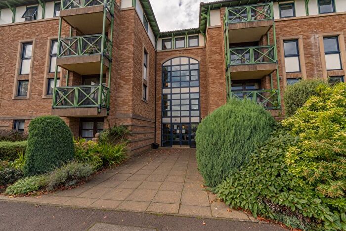 3 Bedroom Flat To Rent In North Werber Park, Fettes, Edinburgh, EH4