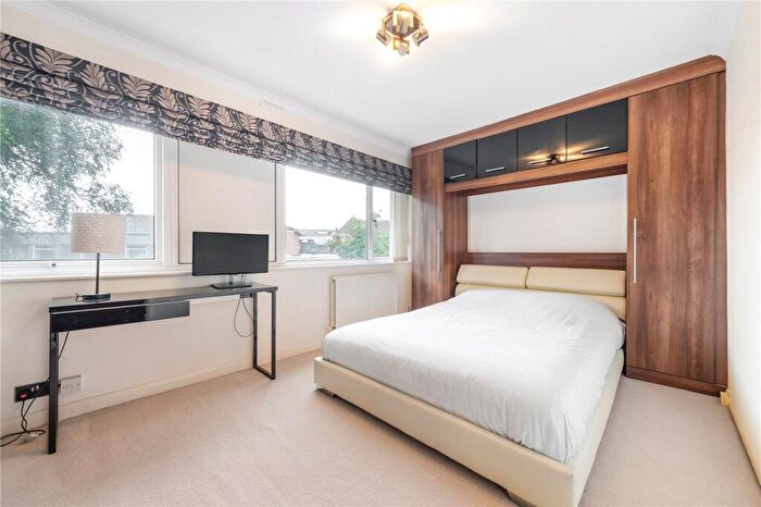 3 Bedroom Terraced House For Sale In Hillsboro Road, East Dulwich, London, SE22