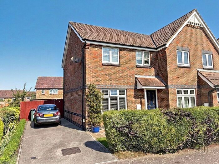 3 Bedroom Semi Detached House For Sale In Raymond Fuller Way, Kennington, TN24