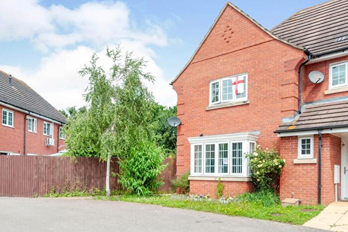 2 Bedroom Property To Rent In Hunter Close, Bedford, MK42