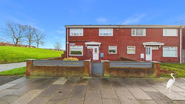 5 Bedroom Semi-Detached House For Sale In High Tree Close, Hall Farm, Sunderland, SR3