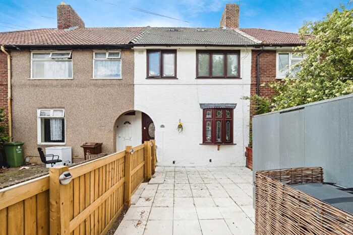 5 Bedroom Terraced House For Sale In Wood Lane, Dagenham, RM8