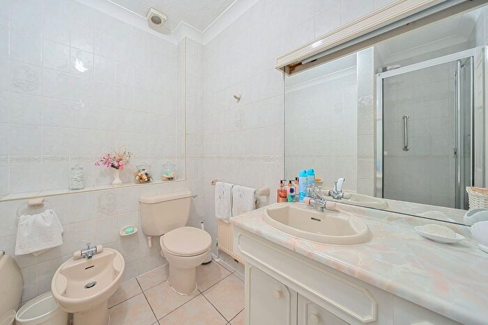 3 Bedroom Bungalow For Sale In Kimbers Drive, Burnham, Buckinghamshire, SL1