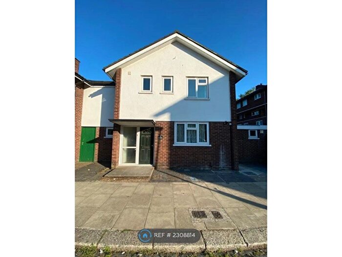 Studio To Rent In Stratford, London, E15