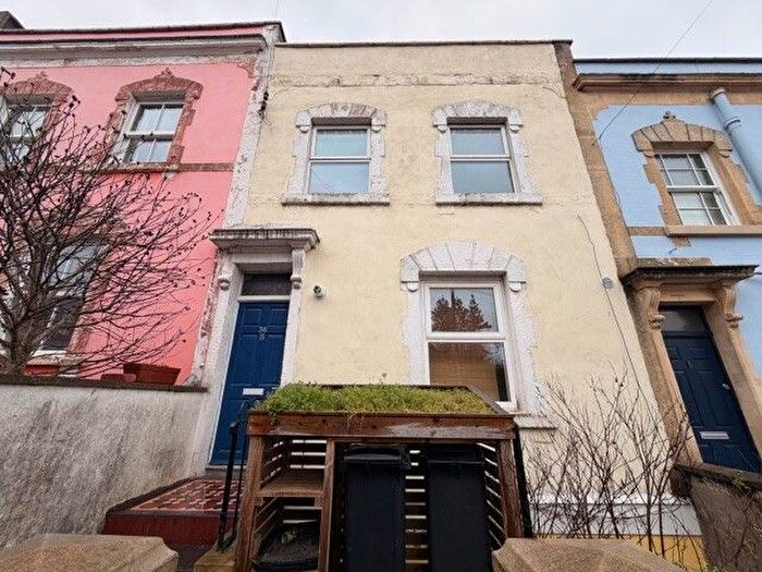 3 Bedroom Flat To Rent In Bristol, BS3