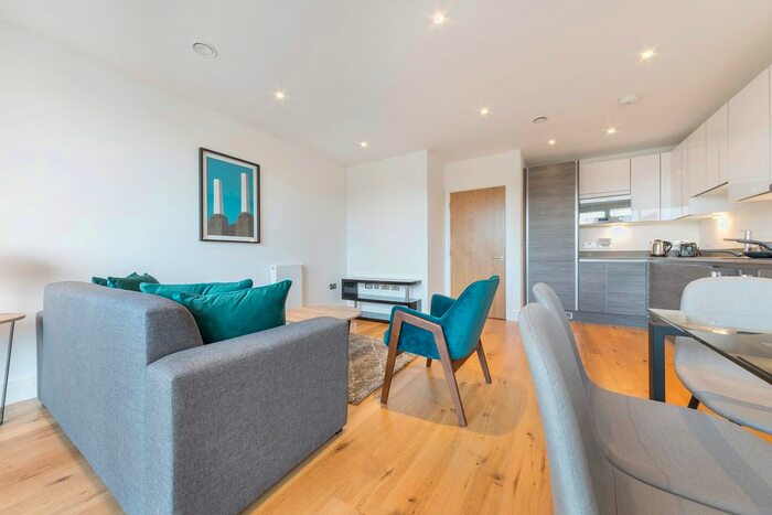 2 Bedroom Flat To Rent In Aurora Point, Grove Street, London, SE8