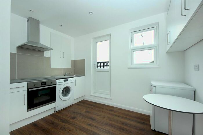 Studio To Rent In Uxbridge Road, London, W12