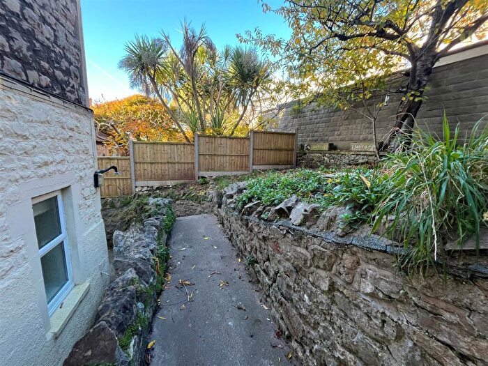 1 Bedroom Flat To Rent In Flat Rossmore Mansions, Paragon Road, Weston-Super-Mare, BS23