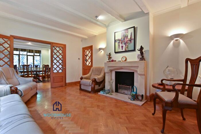 5 Bedroom Detached House To Rent In Canons Drive, Edgware, Middlesex, HA8